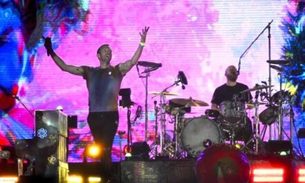 Coldplay Sumbangkan Kapal Pembersih Sampah di Indonesia, Ini 5 Faktanya!