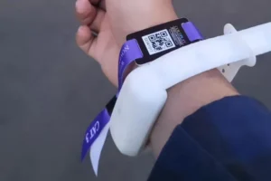 77% Penonton Coldplay Indonesia Kembalikan Gelang Xyloband
